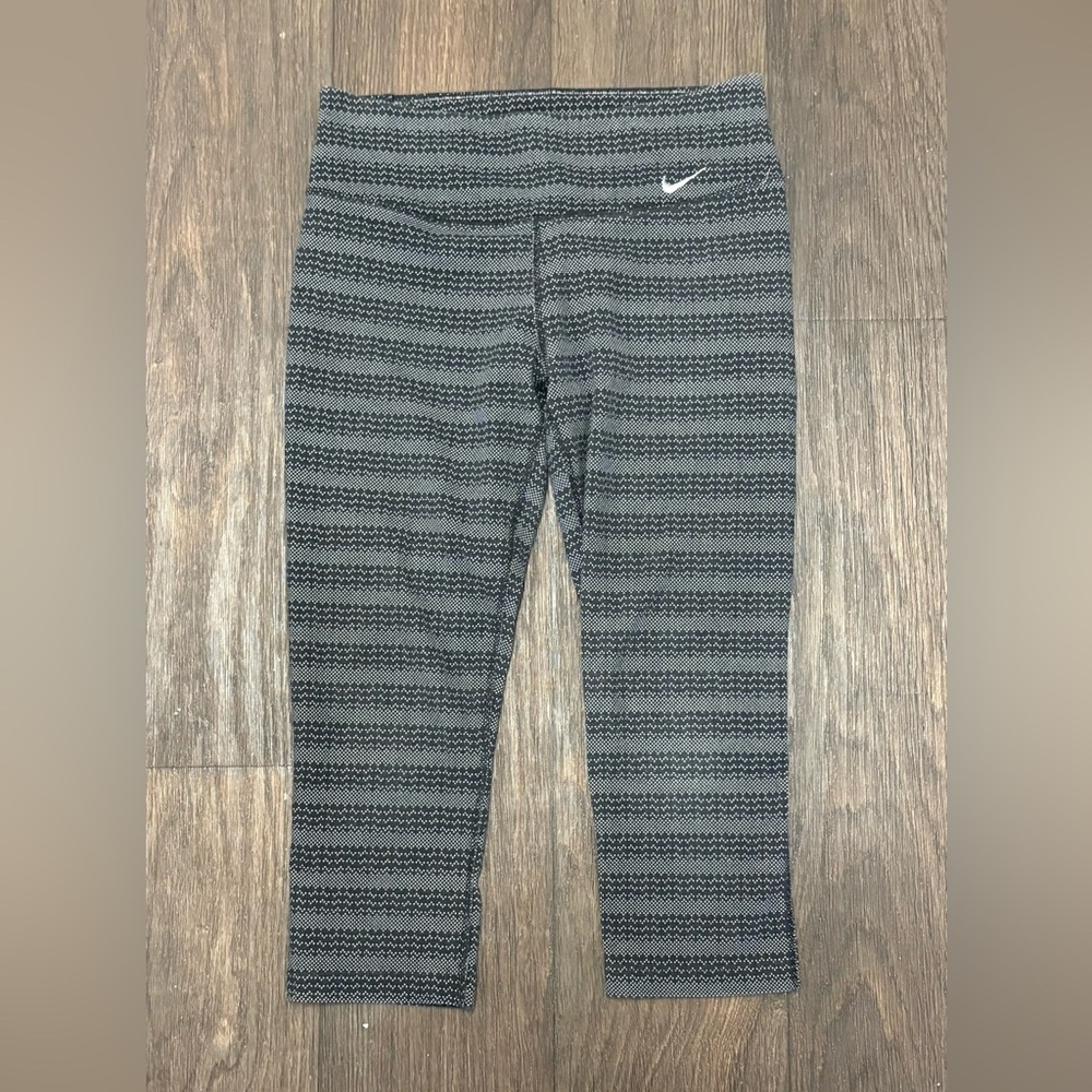 Nike Dri-FIT Cropped Leggings Size Small Black Gray Print